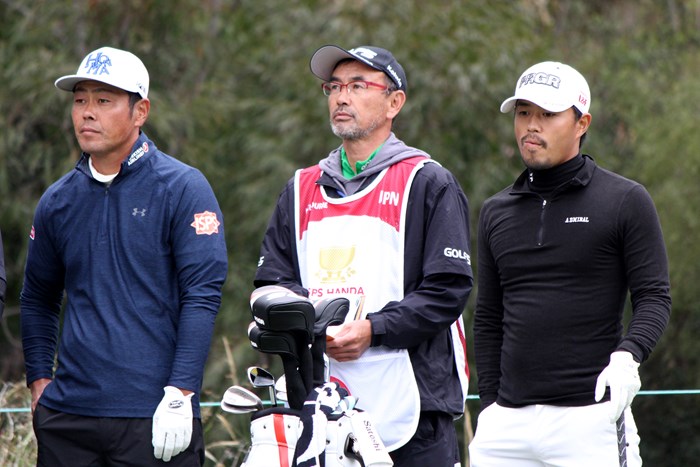 日本の小平智（右）と谷原秀人（左）は24位に順位を下げた（提供：大会広報） 2019年 ISPSハンダ ゴルフワールドカップ 3日目 谷原秀人 小平智