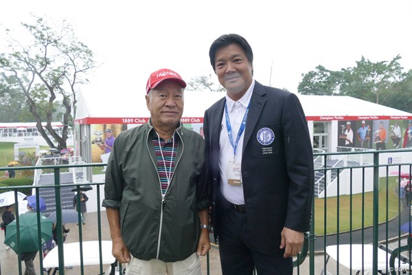 香港日本人倶楽部ゴルフ同好会の北村功さん（左）と香港ゴルフ協会の西剛弘会長