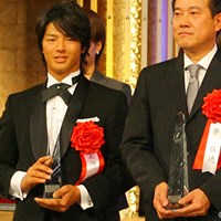 原辰徳（WBC日本代表監督）と表彰式で登壇した石川遼 2010年 第44回ビッグスポーツ賞表彰式 石川遼＆原辰徳