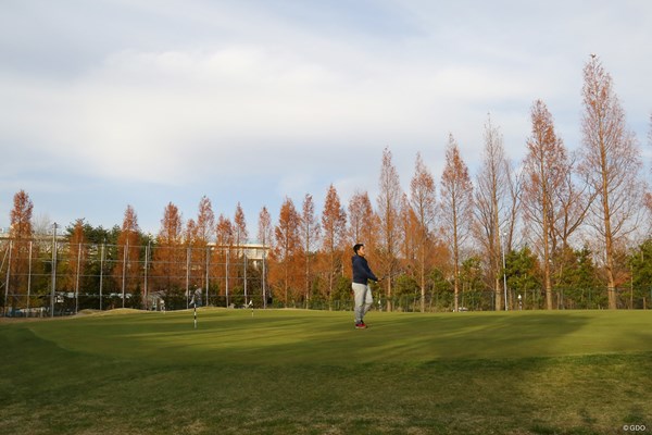 2018年 金谷拓実 パッティング、チッピング用の広大なグリーン。東北福祉大ゴルフ部の強みのひとつだ