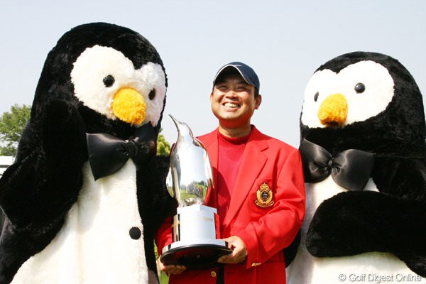 2004年 マンシングウェアオープンKSBカップ 最終日 三橋達也 追い上げる同期の片山などを振り切ってツアー初優勝を果たした三橋