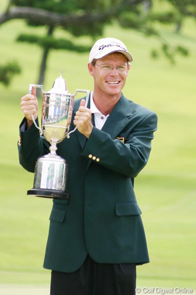 2004年 久光製薬KBCオーガスタゴルフトーナメント 最終日 スティーブン・コンラン 終盤の2連続バーディで優勝を決めたS.コンラン