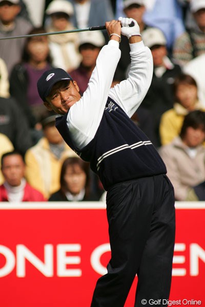 2004年 ブリヂストンオープンゴルフトーナメント 最終日 丸山茂樹 この日も猛チャージを披露した丸山茂樹。決勝ラウンドで13アンダーを稼ぎ出した