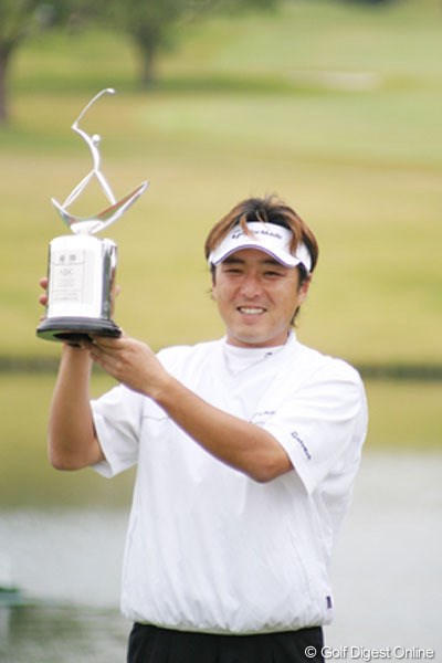 2004年 ABCチャンピオンシップゴルフトーナメント 最終日 井上信 19年ぶりの快挙！マンデーから勝ち上がってきた井上信がツアー初優勝を飾った