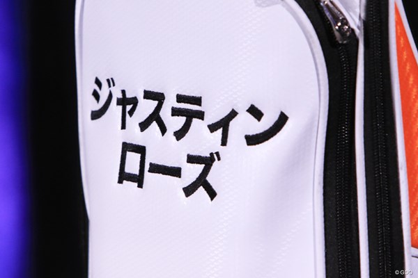 ローズのキャディバッグには日本語でローズの名前が