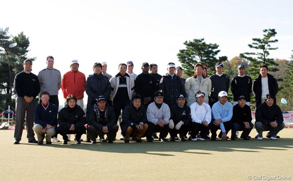 2004年 ゴルフ日本シリーズJTカップ 初日  日本シリーズ開会式に集合した全26名の選手たち