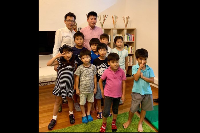 シンガポールの学習塾の子どもたちと。緊張しました… 2019年 SMBCシンガポールオープン 事前 川村昌弘