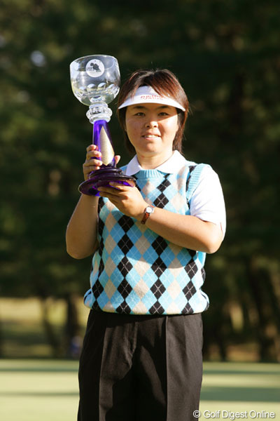宮里逃げ切れず 不動が逆転優勝を飾り5年連続賞金女王！