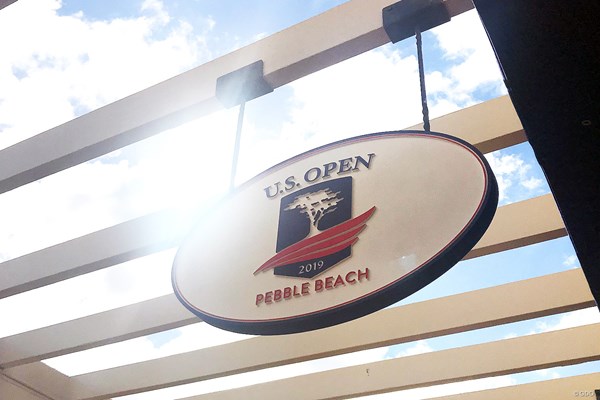 2019年 AT＆Tペブルビーチプロアマ ペブルビーチGL コース内にはすでに全米オープンのロゴが掲示されている