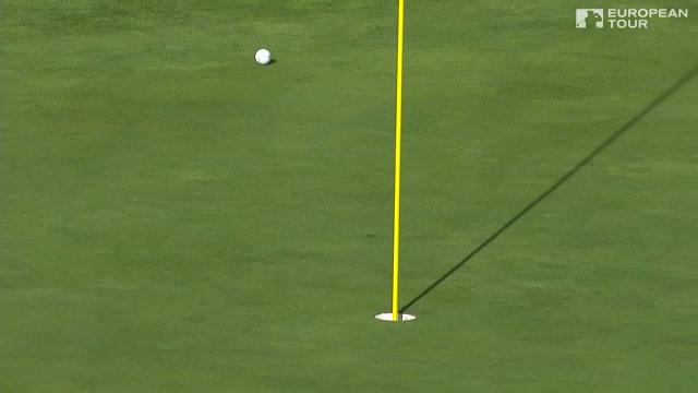 ボールはバンカー、目の前には木…ウッズが魅せたミラクルショット