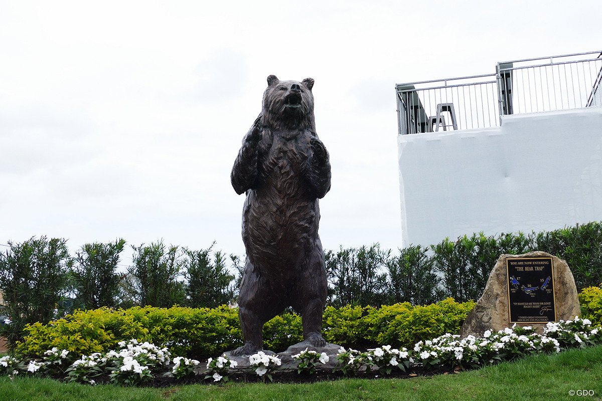 画像詳細 2019年 ザ・ホンダクラシック 事前 熊の銅像 池に消えた