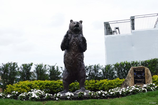 2019年 ザ・ホンダクラシック 事前 熊の銅像 ベア・トラップの入り口。15番には熊の銅像が置かれる
