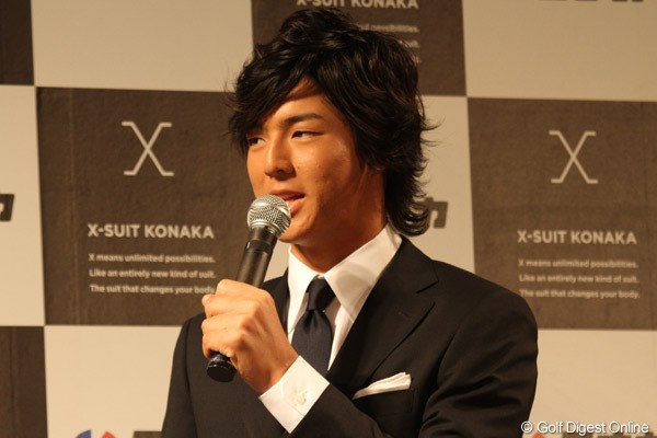 2010年 コナカ新製品発表会 石川遼 イメージキャラクターとして着心地などをアピールした石川遼