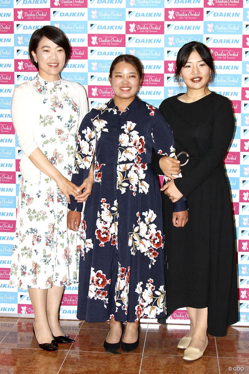 2019年 ダイキンオーキッドレディスゴルフトーナメント 事前 （左から）大山志保、鈴木愛、黄アルム
