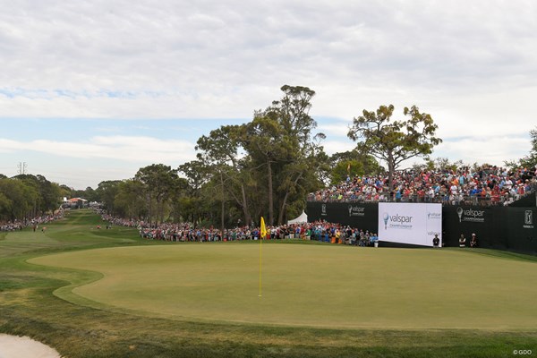 画像の左奥からティショット。傾斜の激しいグリーンが厄介だ(Ryan Young/PGA-TOUR/Getty Images)