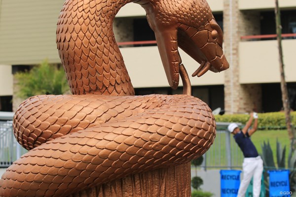 2019年 バルスパー選手権 事前 小平智 16番から始まる”スネークピット”3ホール。入り口には蛇の銅像がある