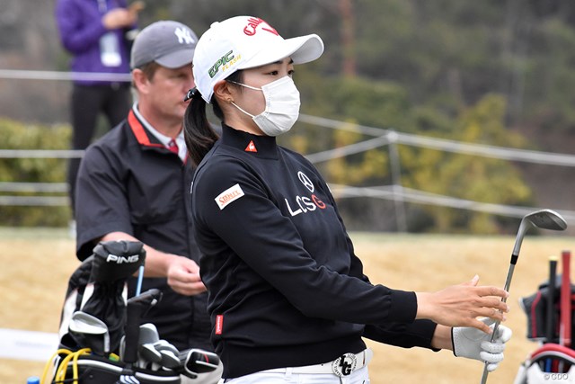 マスク姿で調整 花粉症に悩む女子プロたち 国内女子ツアー Lpga Gdo ゴルフダイジェスト オンライン