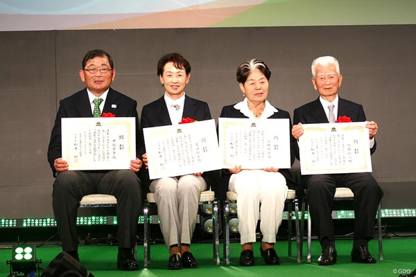 新たに殿堂入りした（左から）中嶋常幸、森口祐子、小林法子さん、佐藤精一さんの4人
