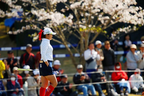 2019年 アクサレディスゴルフトーナメント in MIYAZAKI 最終日 河本結 タイガー・ウッズに憧れ赤いリボンをつける河本結
