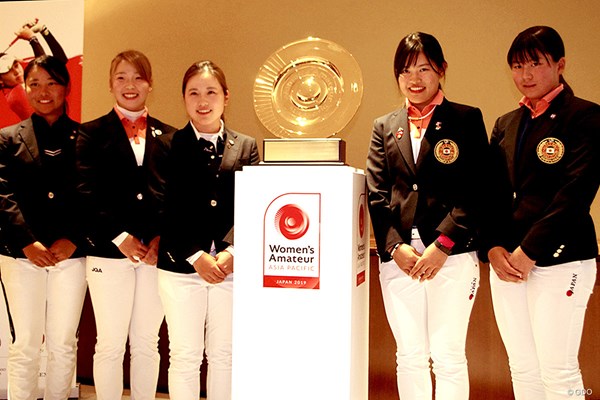 2019年 アジアパシフィック女子アマチュア選手権 会見 前年大会のリベンジに挑む西村優菜（左から3番目）