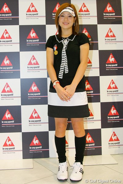 2010年 竹村真琴トークショー この日のポイントは、ネクタイを模った胸の模様です！