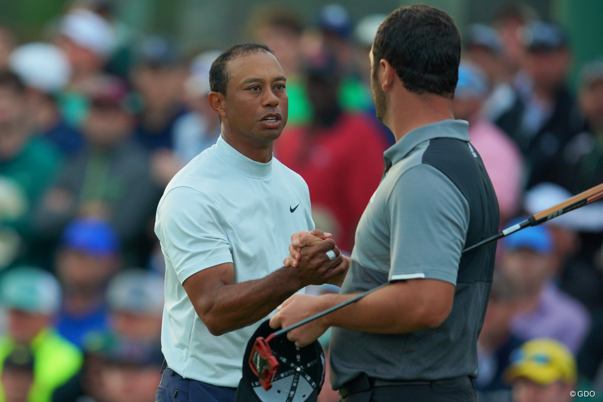 ウッズはガッツポーズ連発 11年ぶりメジャー制覇へ1差 【PGA