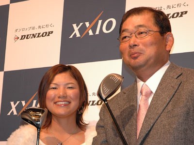 2005年 横峯さくらと中嶋常幸がその飛びに太鼓判！ダンロップが4代目ゼクシオを発表