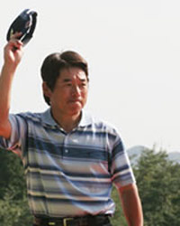 尾崎直道、大会2勝目！ギャラリーと一体化した勝利！／つるやオープンゴルフトーナメント