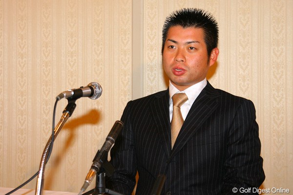 2010年 GTPAルーキー・オブ・ザ・イヤー表彰式 池田勇太 表彰式後の会見で、「マスターズ」への意気込みを語った池田勇太