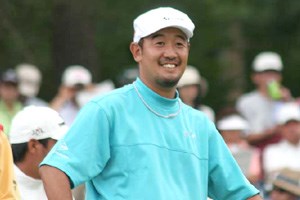 2005年 プレーヤーズラウンジ 田島創志 お気に入りのハンチング帽を被り「“職人ゴルファー”っぽくていいでしょ？」とご機嫌の田島創志