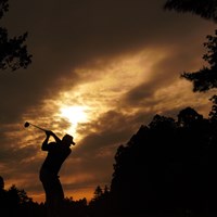 迫る日没。 2019年 アジアパシフィックオープン選手権ダイヤモンドカップゴルフ 初日 丸山大輔