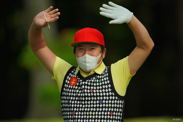 2019年 アジアパシフィックオープン選手権ダイヤモンドカップゴルフ 初日 チェ・ホソン 世界中で人気の虎さん。少し遠くへ行ってしまったかと思ったら、今年もいつものようにカメラを見つけて元気に手を振ってくれてうれしい。珍しいマスク姿は大丈夫？