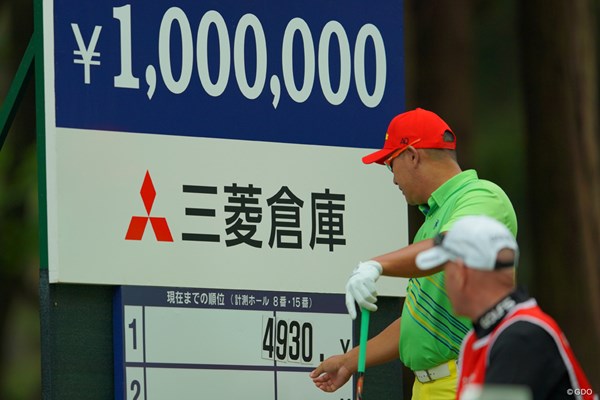 2019年 アジアパシフィックオープン選手権ダイヤモンドカップゴルフ 初日 アンジェロ・キュー ドライビングディスタンスの看板で遊ばないように。しかも。4930yって。