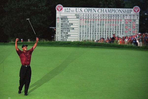 2002年 全米プロゴルフ選手権 最終日 タイガー・ウッズ ベスページで行われた2002年「全米オープン」を制したウッズ（Bob Martin/Sports Illustrated/Getty Images）