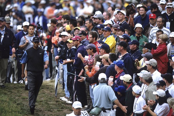 2002年 全米オープン タイガー・ウッズ ウッズのプレーに観客は魅了された（Robert Beck/Sports Illustrated/Getty Images）