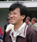 2004年 プレーヤーズラウンジ 山中博史・JGTOシニアディレクター 3年連続3度目のマスターズの競技委員をつとめた山中博史・JGTOシニアディレクター