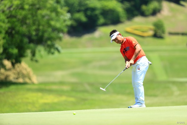 2019年 関西オープンゴルフ選手権競技  初日 藤田寛之 首位発進を決めた藤田寛之。パットが冴えわたった