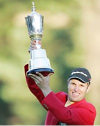2004年 プレーヤーズラウンジ ポール・シーハン 今季の最終戦を大逆転で飾ったオーストラリア出身のポール・シーハン。これで今季の外国選手の優勝回数は史上最多の15度目となった。