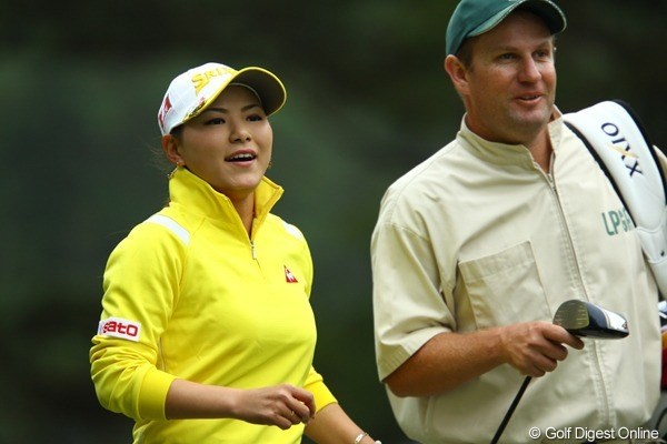業界トピックス さくら、今年も黄色でいきます！ 写真は2009年「LPGAツアーチャンピオンシップリコーカップ」のもの