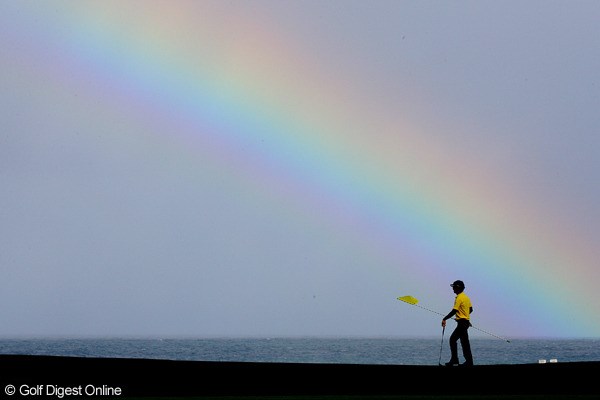 2010年 AT＆Tペブルビーチナショナルプロアマ 石川遼 過酷な天候に耐えたご褒美！？ 雨が止んで日が差すたびに、大きな虹が架かっていた