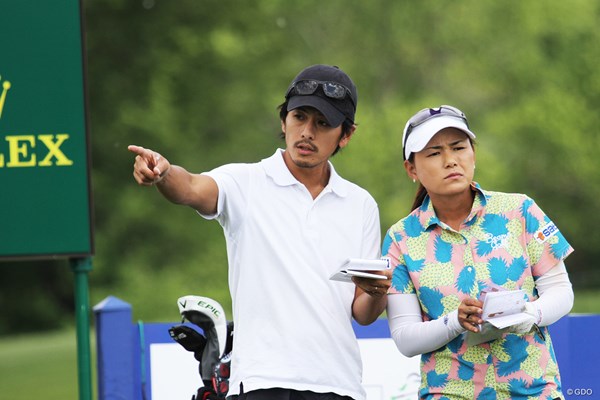 2019年 KPMG女子PGA選手権 事前 横峯さくら 横峯さくらは前週から夫の森川陽太郎さん（左）をキャディに起用する