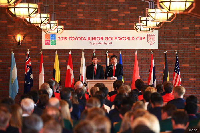 縦長な表彰式の図 2019年 トヨタ ジュニアゴルフワールドカップ 最終日 表彰式