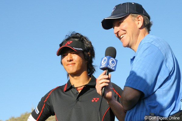 2010年 WGCアクセンチュアマッチプレー選手権 初日 石川遼 勝利を確定させた18番グリーンサイドでインタビューを受けていた