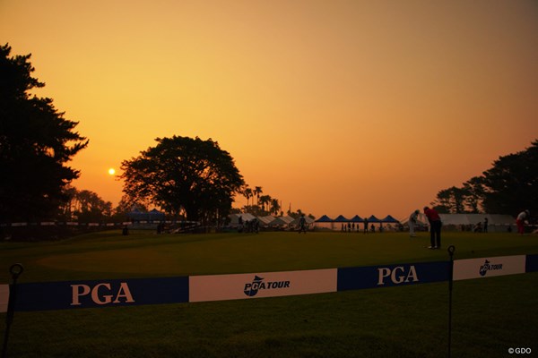 2019年 日本プロゴルフ選手権大会 最終日 練習グリーン 夜明けとともに長い一日の始まり。