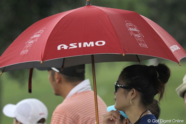 2010年 ホンダPTT LPGAタイランド 初日 アシモ 個人的にちょっと気になったアシモの日傘