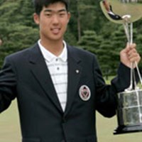伊藤涼太を破り、日本アマのタイトルを獲得した韓国の李東桓 2004年 伊藤涼太は惜しくも最年少優勝ならず 勝ったのは韓国の李東桓