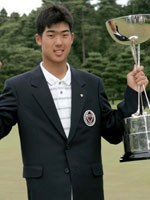 2004年 伊藤涼太は惜しくも最年少優勝ならず 勝ったのは韓国の李東桓 伊藤涼太を破り、日本アマのタイトルを獲得した韓国の李東桓