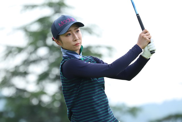 篠崎愛が単独首位に浮上 ステップアップツアー 国内女子ツアー Lpga Gdo ゴルフダイジェスト オンライン