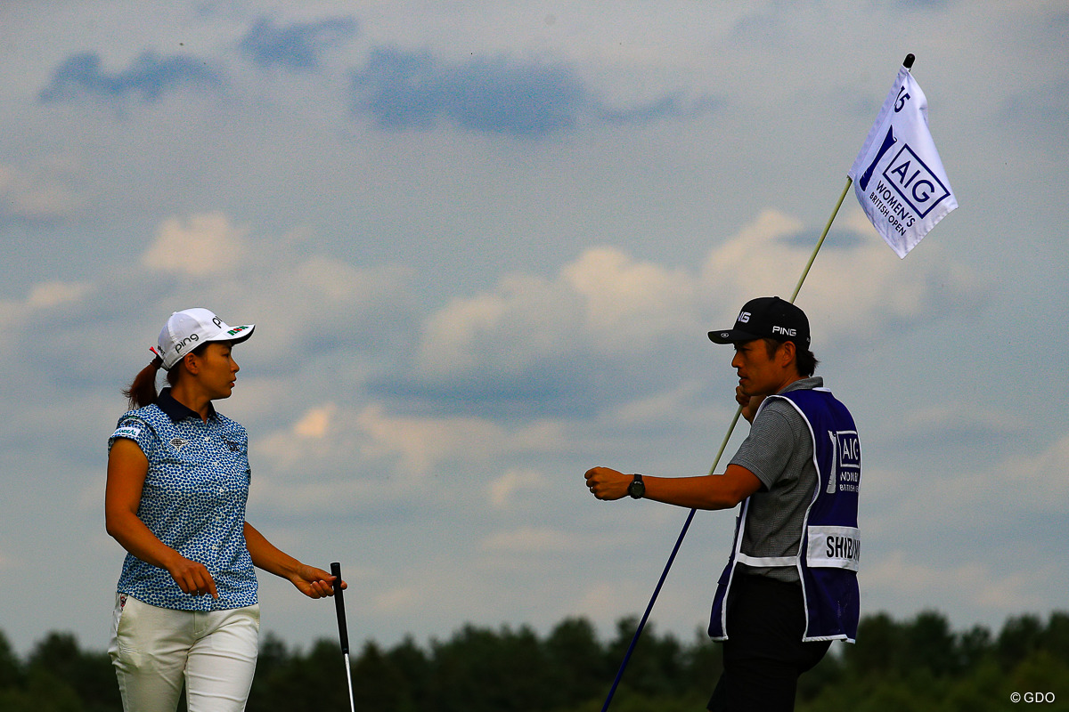 世界のシブコ”へ残り18ホール 奪首の渋野日向子は少年にグローブ【LPGAツアー 米国女子】｜GDO ゴルフダイジェスト・オンライン