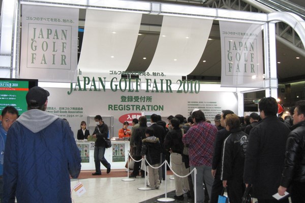 第44回ジャパンゴルフフェア2010 フォトギャラリーレポート NO.2 初日の朝から大行列。多くの一般来場者が訪れた